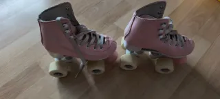 Patines Oxelo rosas, talla 27, en buen estado.