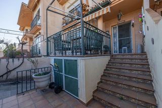 Casa adosada en venta en Ogíjares