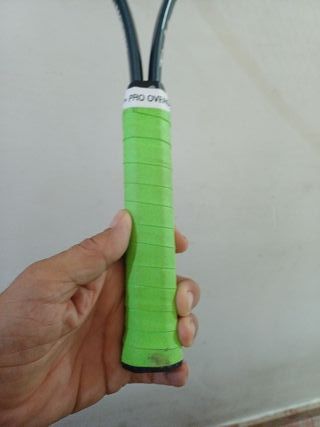 Raqueta de tenis con funda
