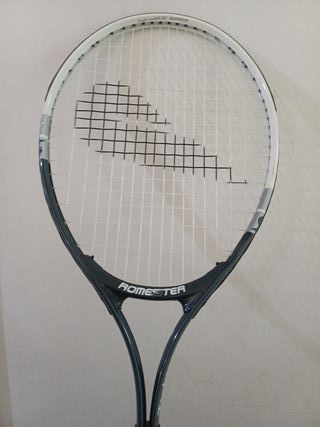 Raqueta de tenis con funda
