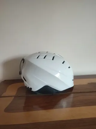 Casco de esquí blanco