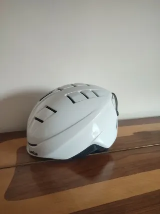 Casco de esquí blanco