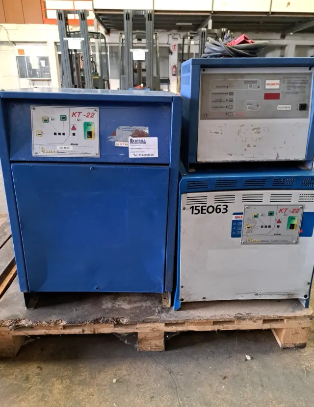 Cargadores de diferentes tipos 24v y 36v