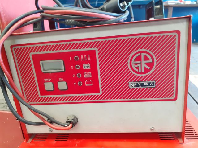 Cargadores de diferentes tipos 24v y 36v