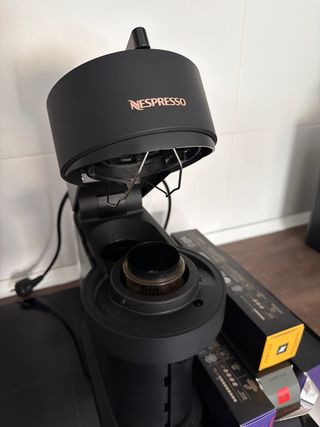 Cafetera Nespresso Vertuo Negra