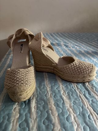 Alpargatas Pull&Bear tacón cuña beige 38