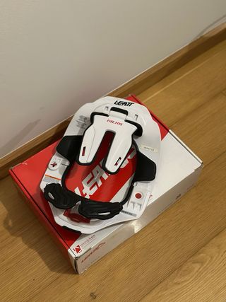 Leatt GPX 5.5 Neck Brace NOVO – Protetor Cervical