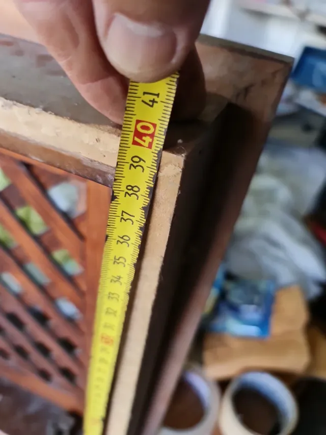 Postiguillo de madera y metal