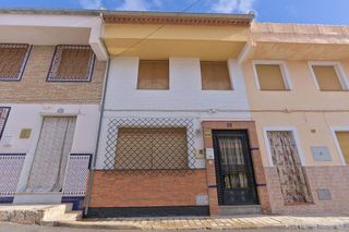 Casa adosada en venta en Illora