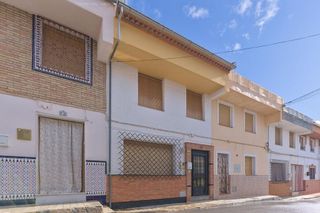 Casa adosada en venta en Illora