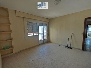 Piso en venta en Linares