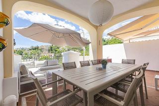 Casa adosada en venta en Benahavís