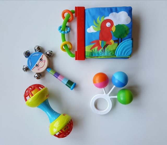 Lote sonajeros colores y libro bañera