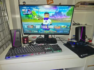 PC gamer de PC Componentes y silla gamer