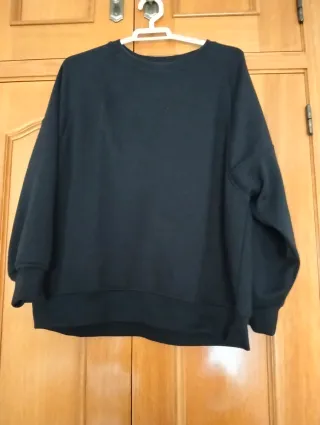 Sudadera negra oversize