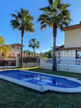 Casa adosada en venta en Coín