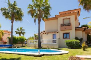 Casa adosada en venta en Coín