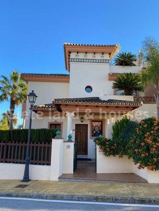 Casa adosada en venta en Coín