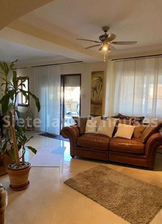 Casa adosada en venta en Coín