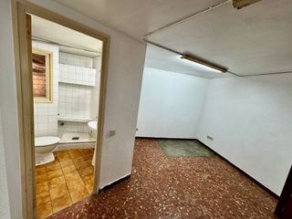 Local comercial en venta en Sants en Barcelona