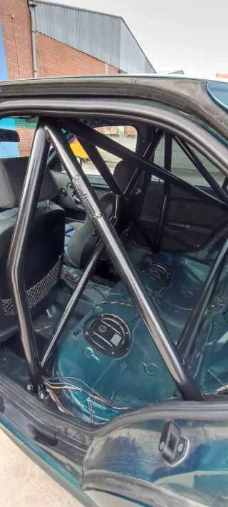 BMW e36 318is con barras  y suspensión todo homolo