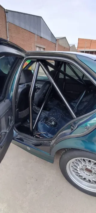 BMW e36 318is con barras  y suspensión todo homolo
