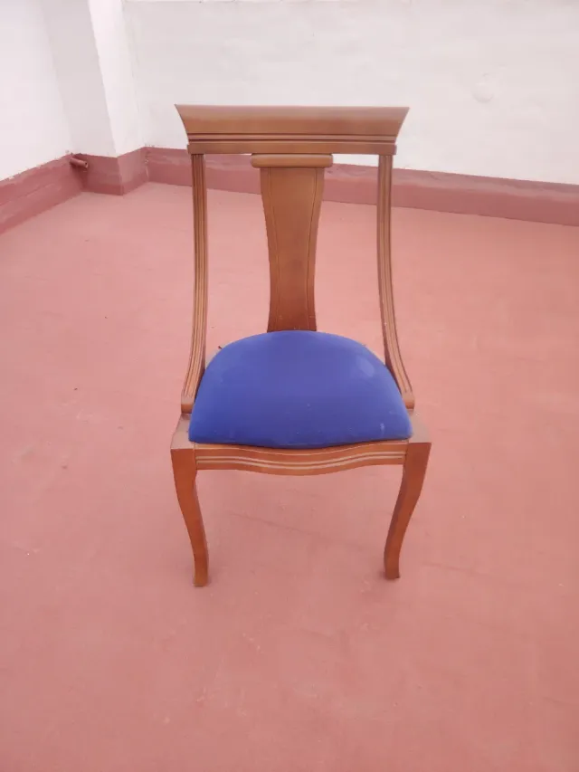 6 Sillas de madera con asiento azul