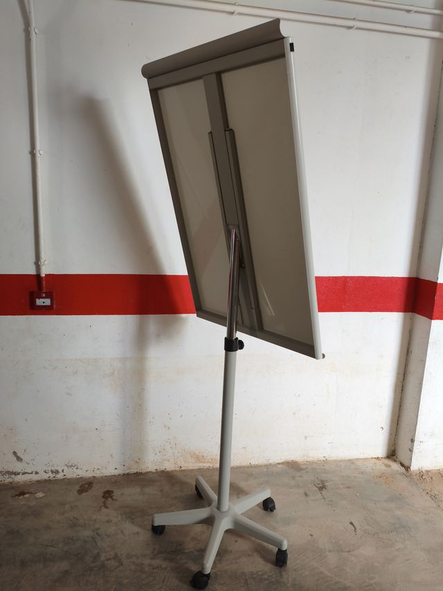 Pizarra de oficina con ruedas