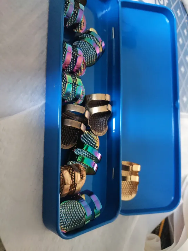 Dedales de costura ergonómicos (Oro/Bronce)