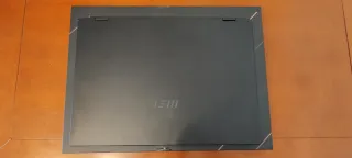 MSI Summit E16 Flip A12UCT Portátil