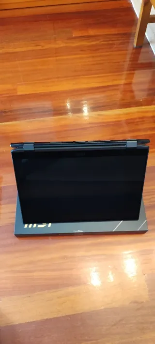 MSI Summit E16 Flip A12UCT Portátil