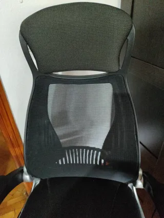 Sillón de escritorio ergonómico negro