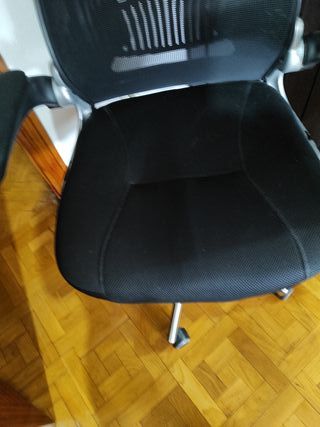 Sillón de escritorio ergonómico negro