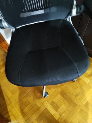 Sillón de escritorio ergonómico negro