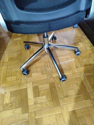 Sillón de escritorio ergonómico negro
