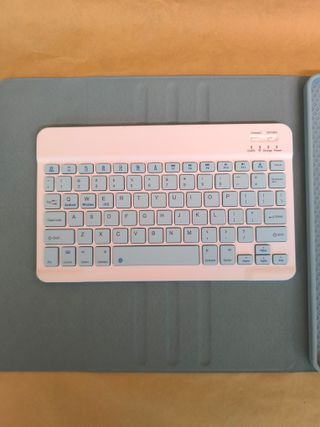 Funda + teclado para iPad 10" - Nueva