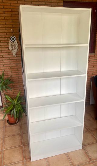 Estantería blanca de madera