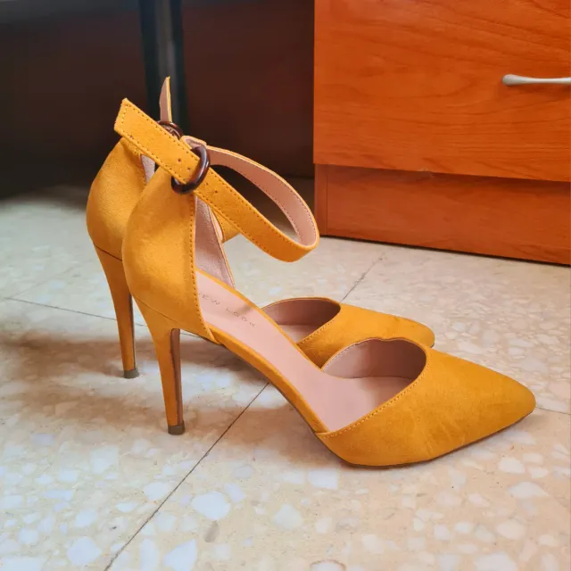 Zapatos de tacón New Look color mostaza