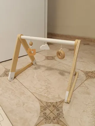 Gimnasio de madera para bebé