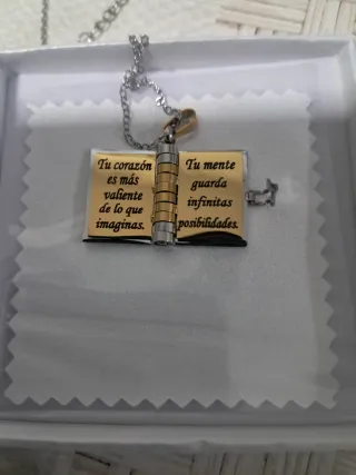 Cadena con colgante libro Mi Campeón