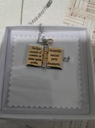 Cadena con colgante libro Mi Campeón