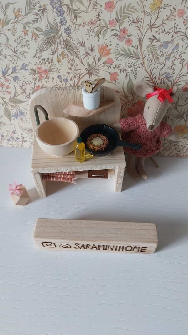 Cucina vintage per casa delle bambole in legno