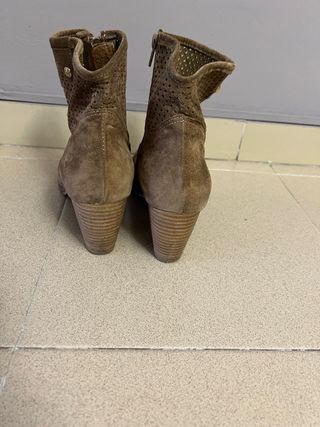 Botines ante piel marrón T40 marca Alpe