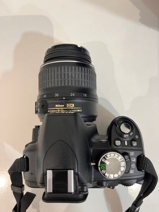 Cámara Nikon D3100 + objetivo 18-55mm + 2 baterías