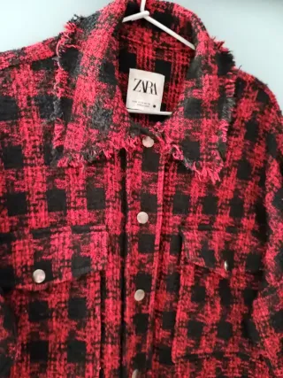 Chaqueta Zara cuadros rojo y negro Talla M