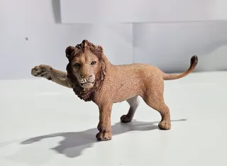 León con zarpa levantada Schleich 