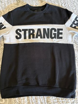 Sudadera Negra y Blanca STRANGE