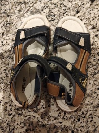 Sandalias niño azul y marrón