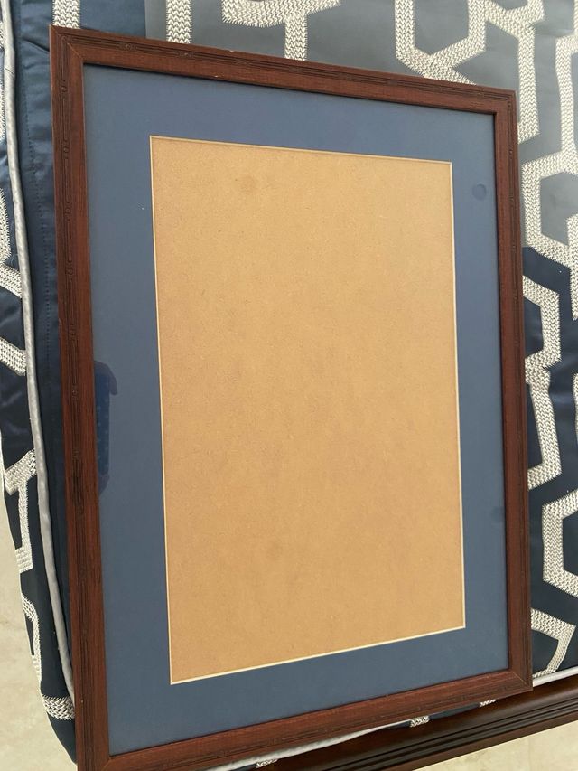 Marco de fotos madera y paspartú azul