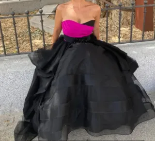 Vestido de fiesta tul negro y fucsia